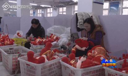 在箱包工厂上班图片