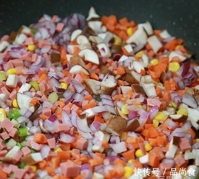 火腿炒香菇丁洋葱炒饭