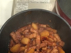 红焖肉炖土豆制作方法