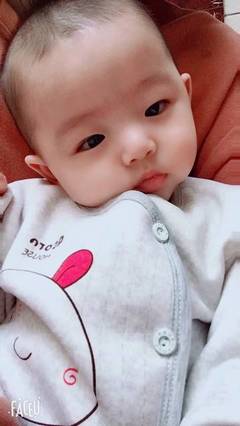 四个月宝宝能竖抱吗