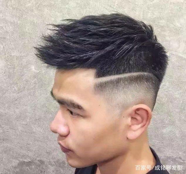 两边短中间长的男发型