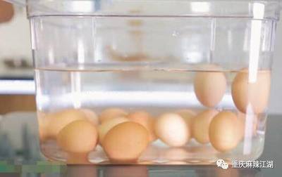 鸡蛋怎么可以浮起来