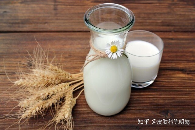 喝纯牛奶是不是会长痘痘