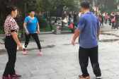 踢毽子怎么踢的多