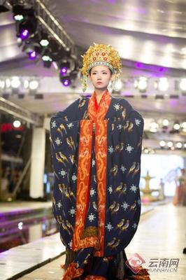 十大女装品牌:云裳服饰折扣店怎么样?