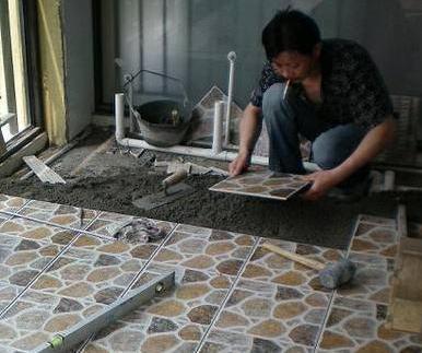 贴完地板砖需要洒水吗