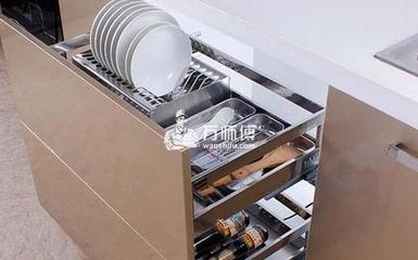 向下拉的橱柜