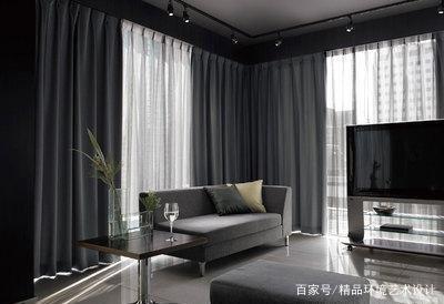 浅灰色窗帘