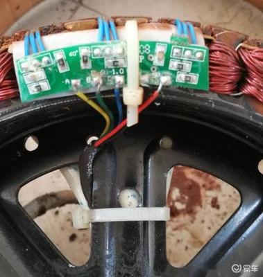 电瓶车霍尔在什么位置