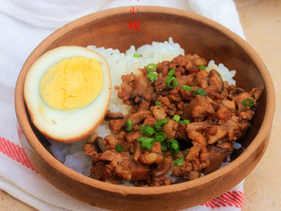 香菇肉燥小鸡腿饭