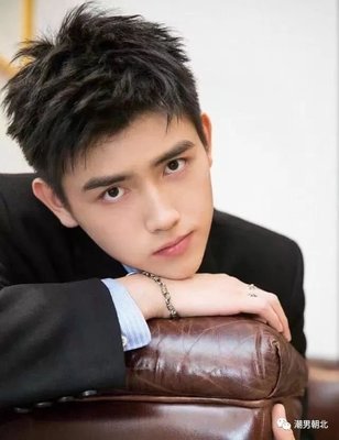 头发硬适合什么发型男