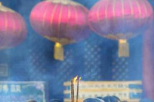 做梦梦见给财神爷上香