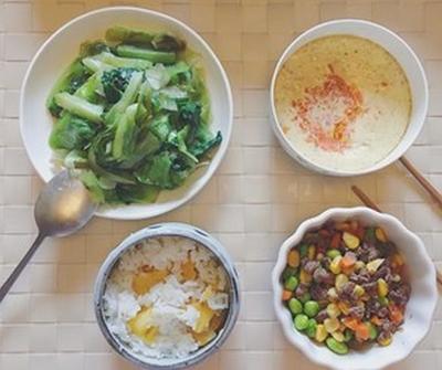 月子吃什么饭好