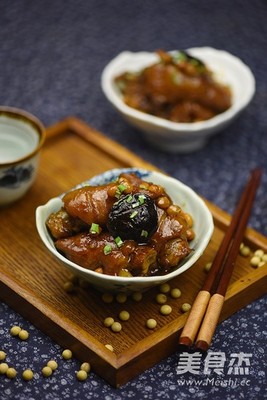 猪蹄炖黄豆香菇