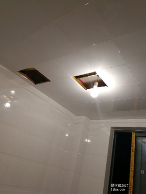 厕所吊顶留了个口