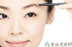 夏天眉毛老是长痘痘怎么办