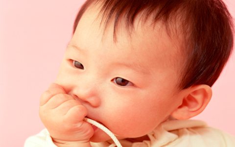 如何清理宝宝鼻屎