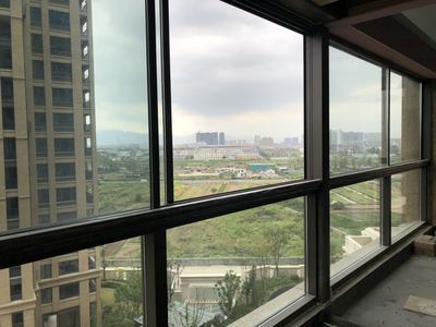 阳台移窗
