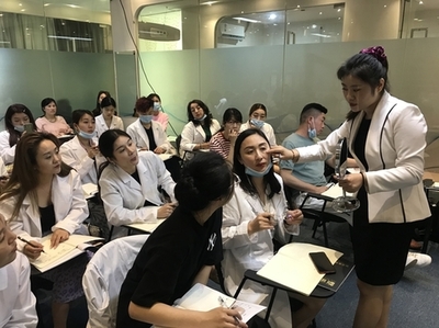 好的美容学校学费多少