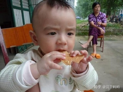 婴儿几个月可以吃零食