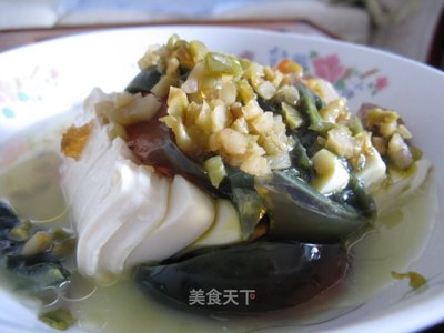 豆腐拌皮蛋的家常做法