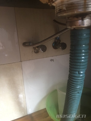 厨房位置在漏水漏水