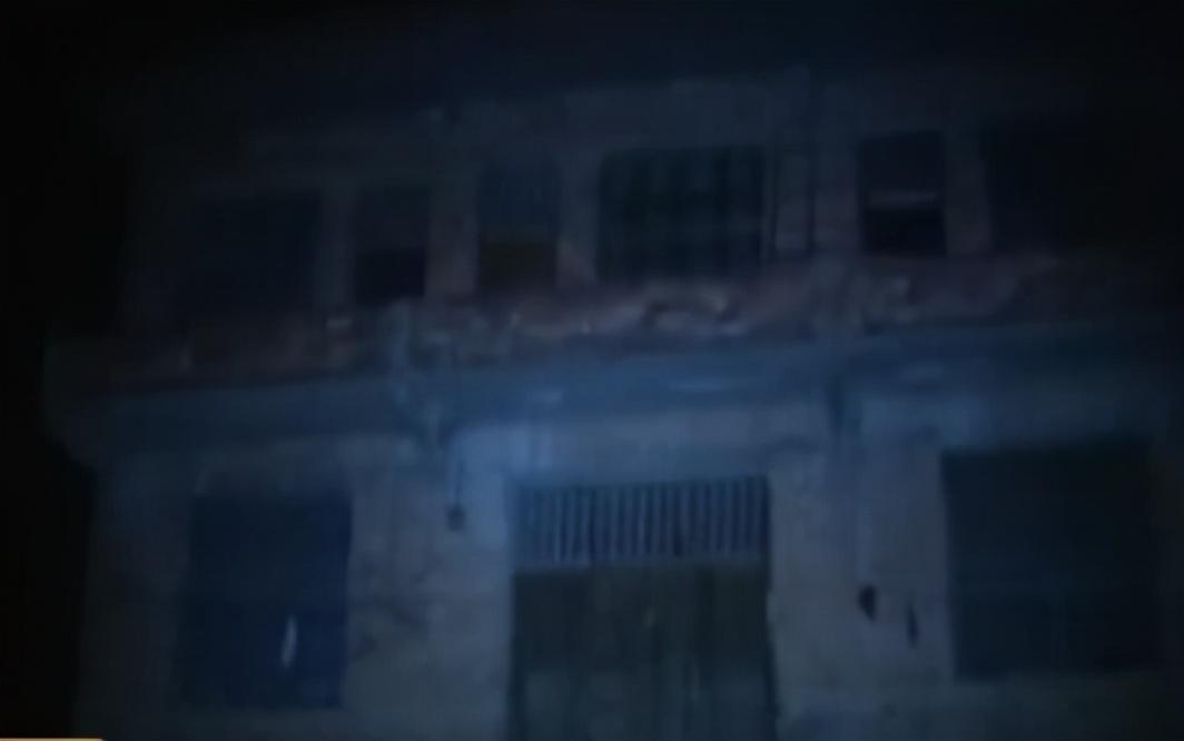 做梦被敲门声惊醒