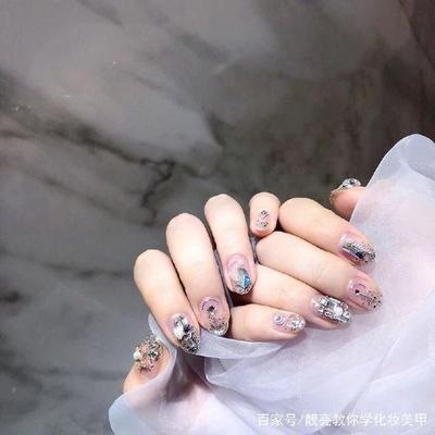 最流行的美甲