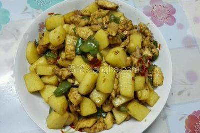 土豆炒鸡胸肉的做法