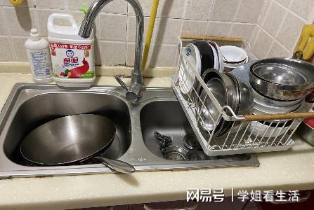 厨房水到处都是