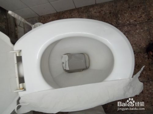 马桶拉屎溅水