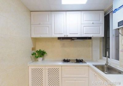 卧室和阳台中间的橱柜