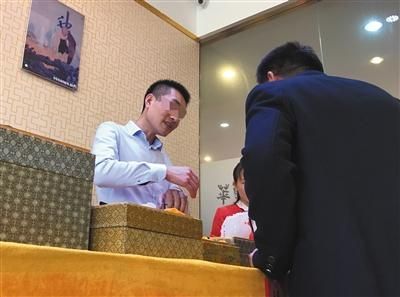怎样看手纹给自己算命