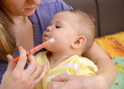 小宝宝不肯吃药怎么喂