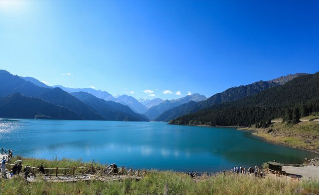 怎么形容一个湖边风景