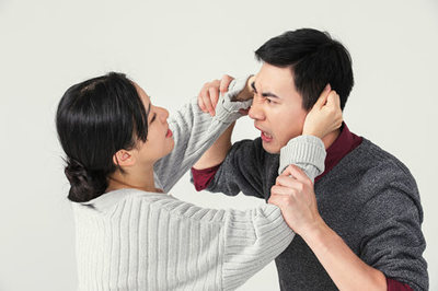 女人梦见自己被别人打