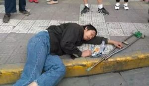 梦见自己晕倒在地