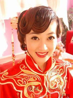 婚纱秀禾都适合的发型