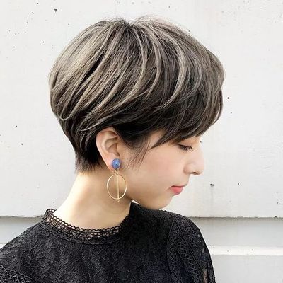 露耳短发发型女