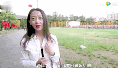 男朋友帮女孩出国留学