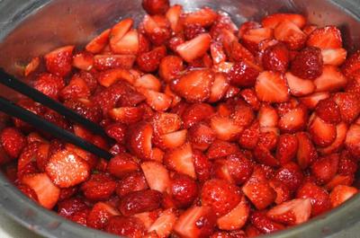 做草莓酱可以放白醋吗