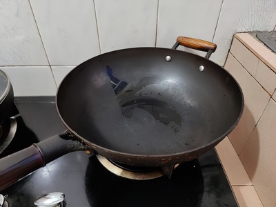 厨房铁锅买什么锅