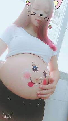 宝宝在肚子里的照片