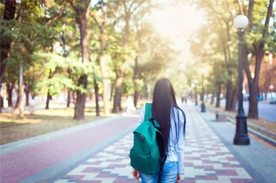 梦见自己去大学报到