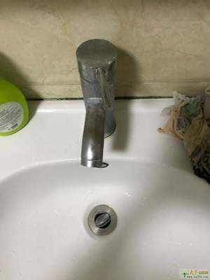 卫生间厨房热水三通管
