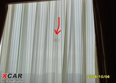 隔着窗帘