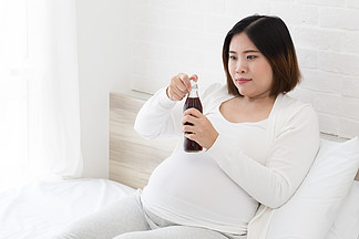 孕妇早期可以喝可乐吗