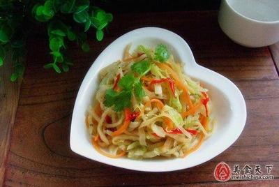 洋白菜炒饼丝的做法