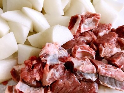 干香菇 和白萝卜炖牛肉