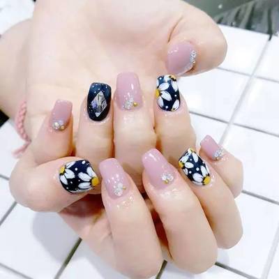 小雏菊美甲